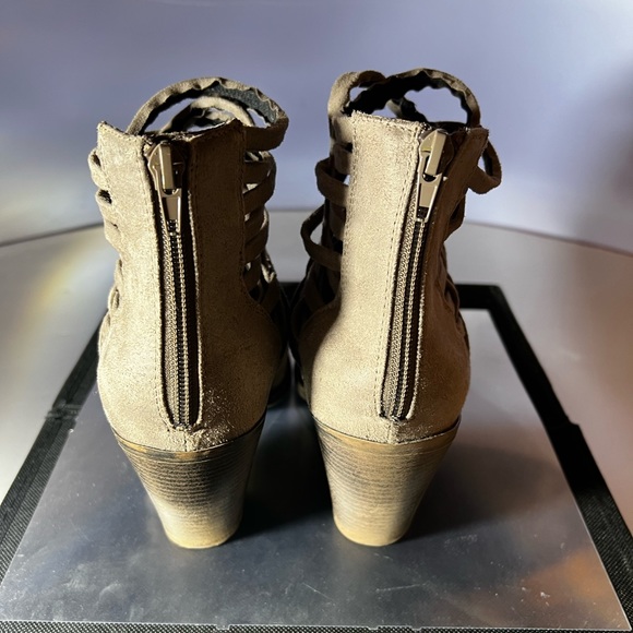 Strappy Weaver Fergilicious Taupe Booties, size 10M - Picture 9 of 15